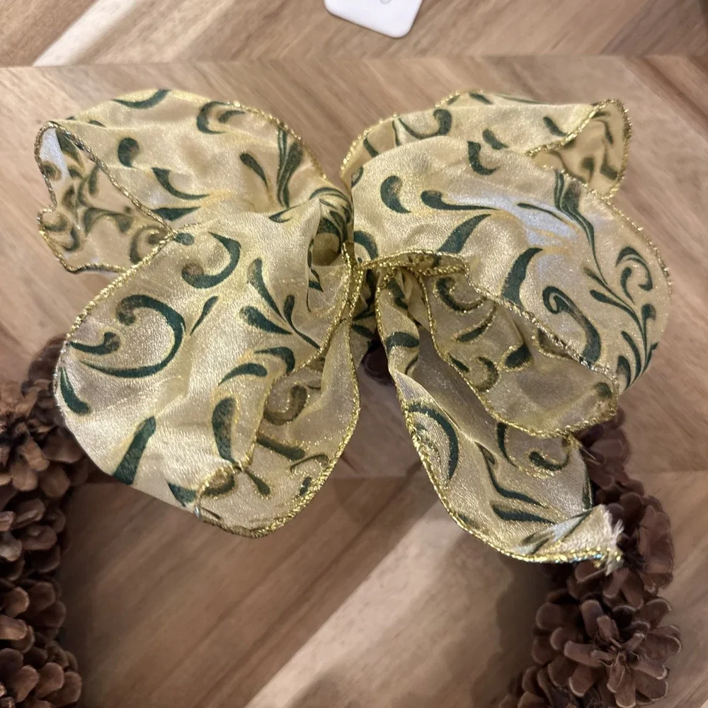 Artisan Holiday Pinecone Wreath w/Bow 10